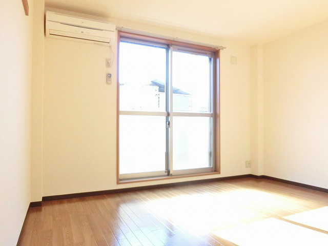 日当りの良い洋室。