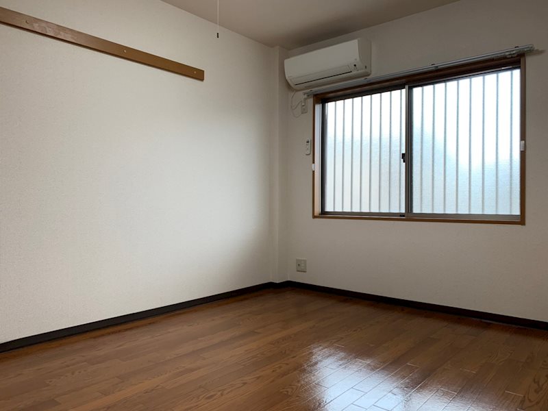 写真は101号室のものです。