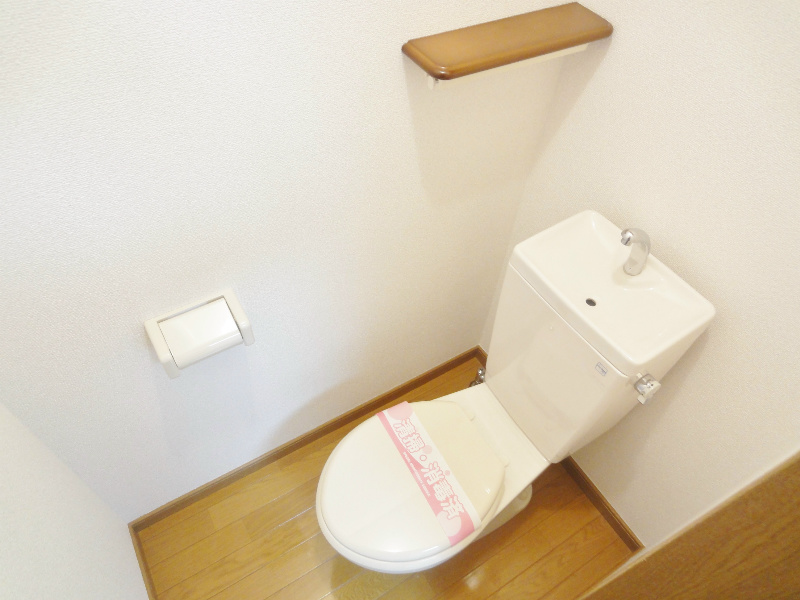 清潔感のあるトイレになります。Ｌ；