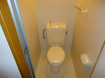 白を基調としたトイレ