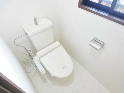 清潔感のあるトイレになります。