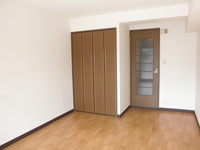 洋室8帖のお部屋です