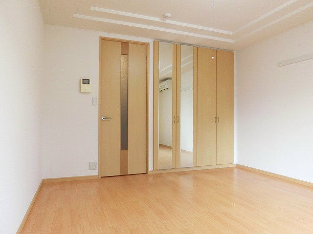 それぞれのドアのデザインが絶妙です。圧迫感を感じません。