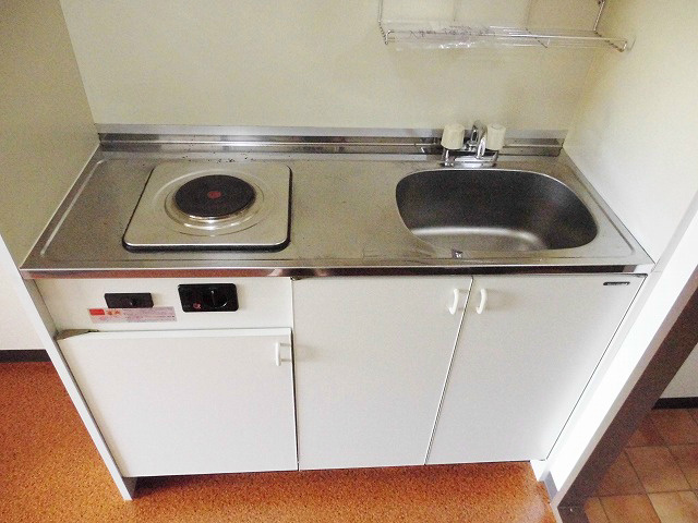 1口の電気コンロが付いたミニキッチン