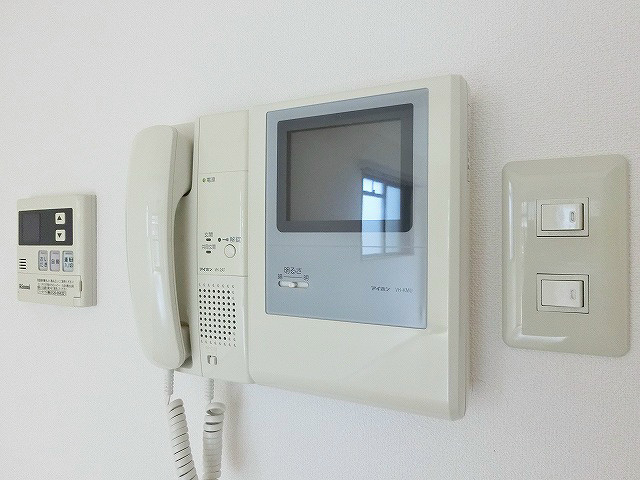 安心のセキュリティ機能、TVモニター付きインターホン。