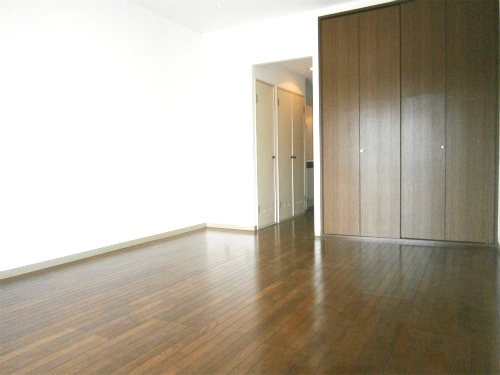 洋室9.5帖のお部屋です