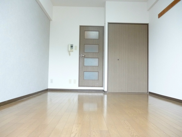 洋室8帖のお部屋です