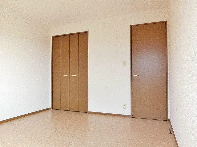 南西に面した8帖の洋室