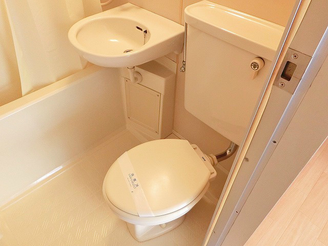 バス、洗面台、トイレがまとまった、3点ユニット