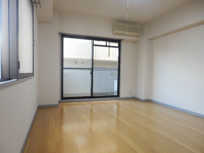 角部屋は南にも窓あり