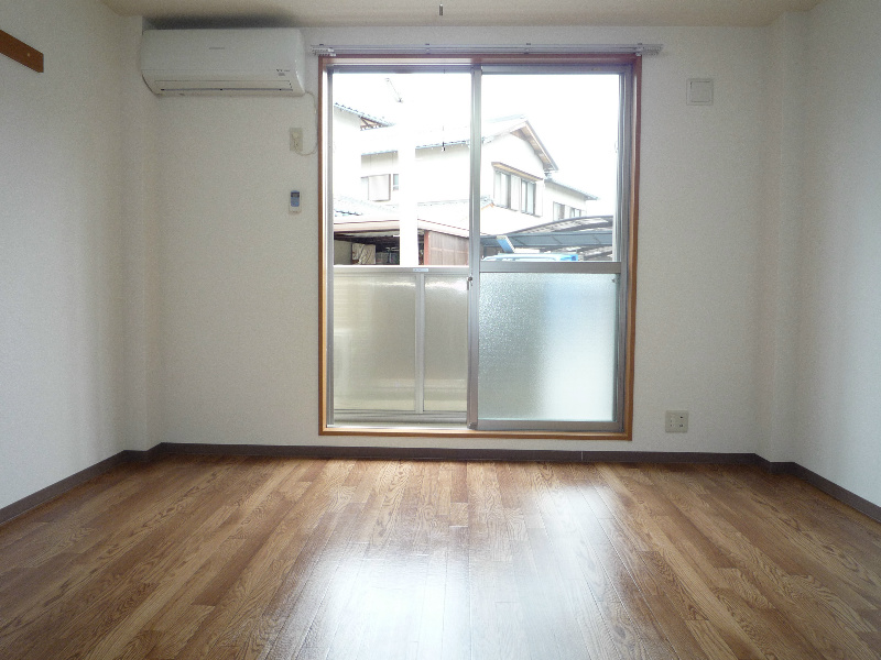 写真は105号室のものです。
