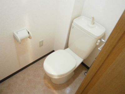 圧迫感のないキレイなトイレです