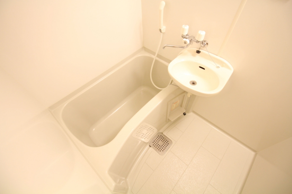 浴室乾燥機付き（部屋により配置が異なります。）