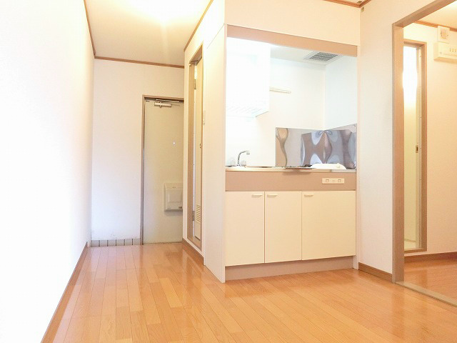 キッチンスペースが広く配置がしやすいです