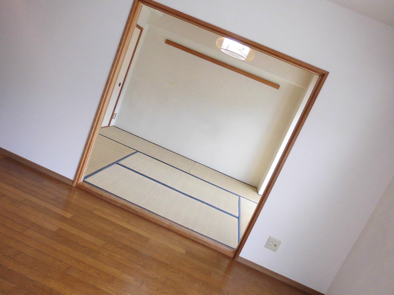※室内写真は102号参照