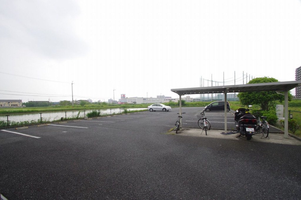 広々とした駐車場です