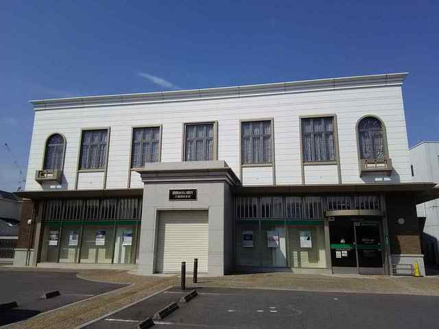 関西みらい銀行　八幡駅前支店まで850m