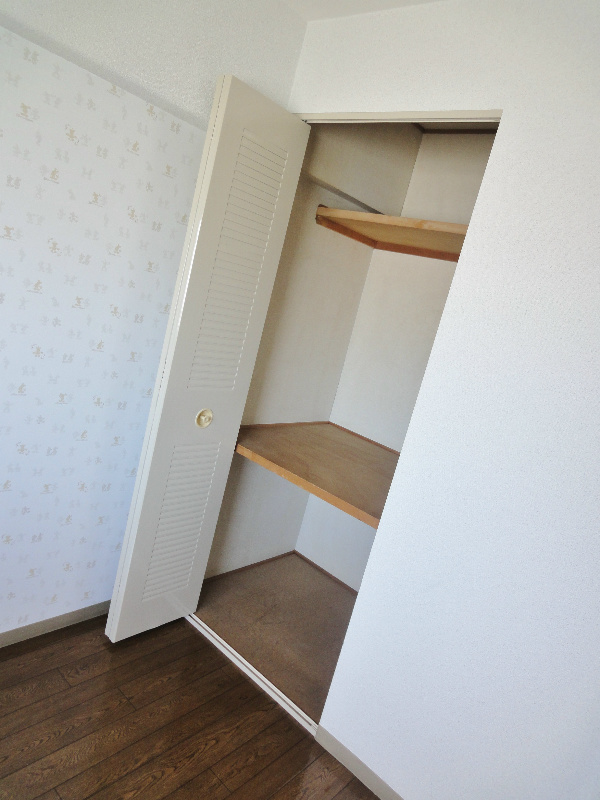 収納もしっかり付いてます。