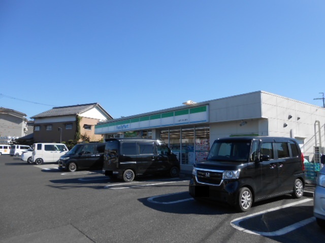 ファミリーマートひばり丘店様まで500m
