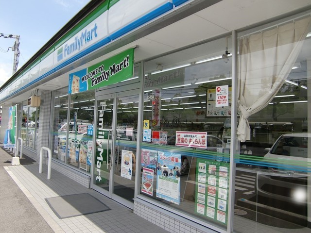 ファミリーマート湖南石部南店まで1027m