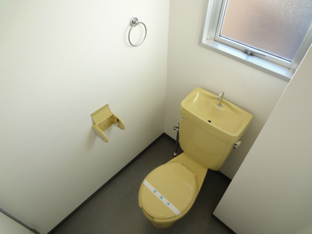 窓の付いてるトイレです。