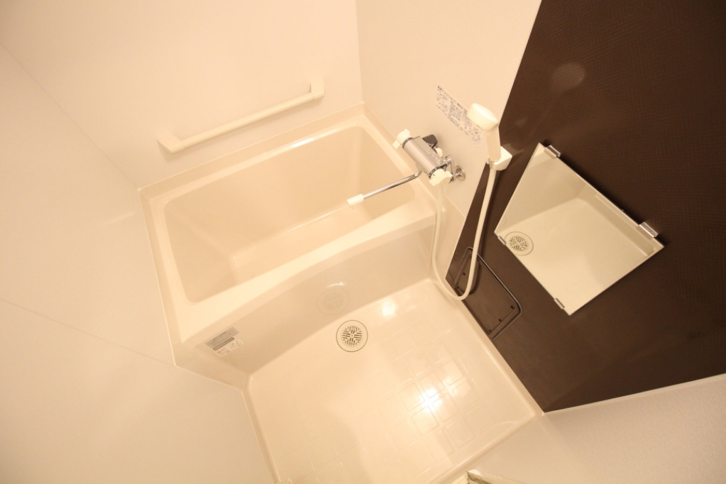 もちろん浴室乾燥機付きです♪（※部屋により配置の反転有り）