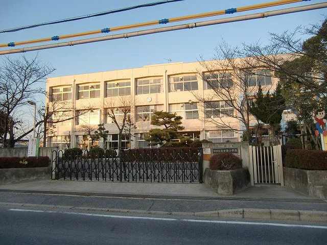 治田西小学校まで371m