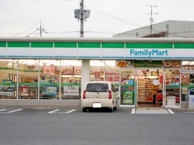 ファミリーマート湖南岩根店まで1300m