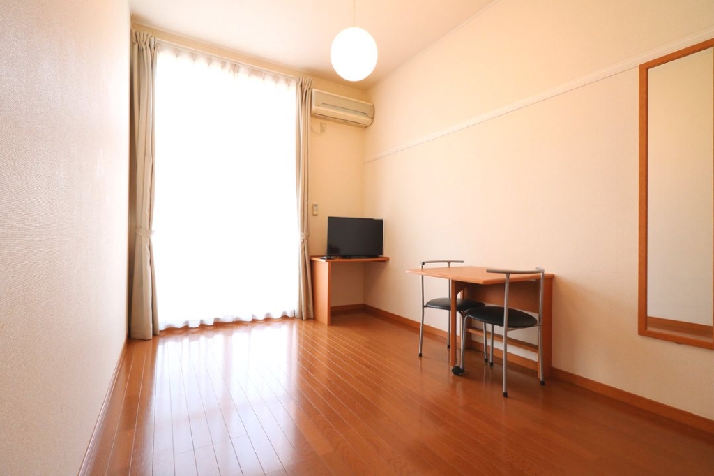 ロフト付きのお部屋で天井が高くなっているのが特徴です！
