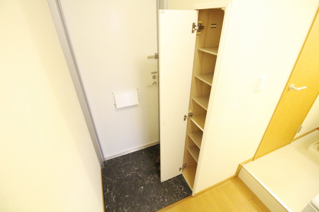 玄関にはシューズＢＯＸが付いています☆