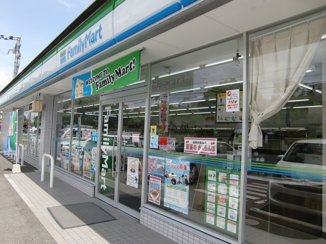 ファミリーマート湖南石部南店まで1047m