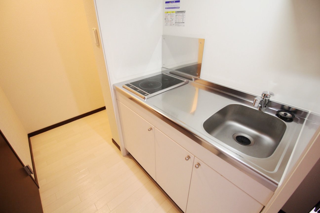 IH＆ラジエントヒーターの２口コンロ（※部屋により左右対称）