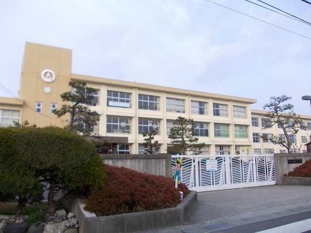 綾野小学校まで900m
