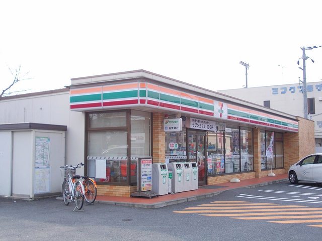 セブンイレブン水口綾野店まで691m